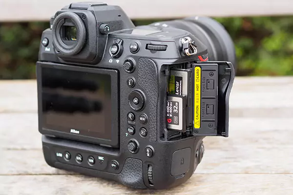 دوربین حرفه ای Nikon Z9