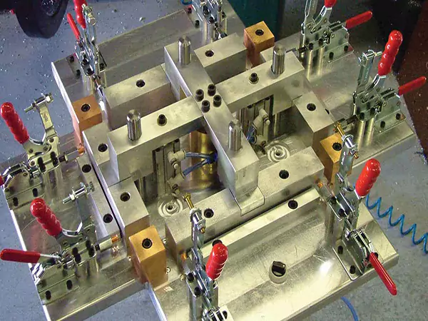 استفاده از جیک و فیکسچر (Jigs & Fixtures)